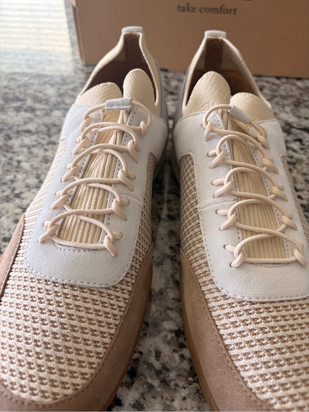 Brand New Born Women’s 10 Take Comfort Sneaker - Picture 3 of 10